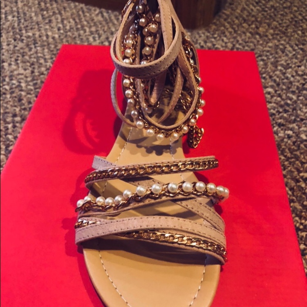 Flat sandals